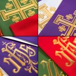 Szaty liturgiczne w sztuce: Inspiracje i motywy